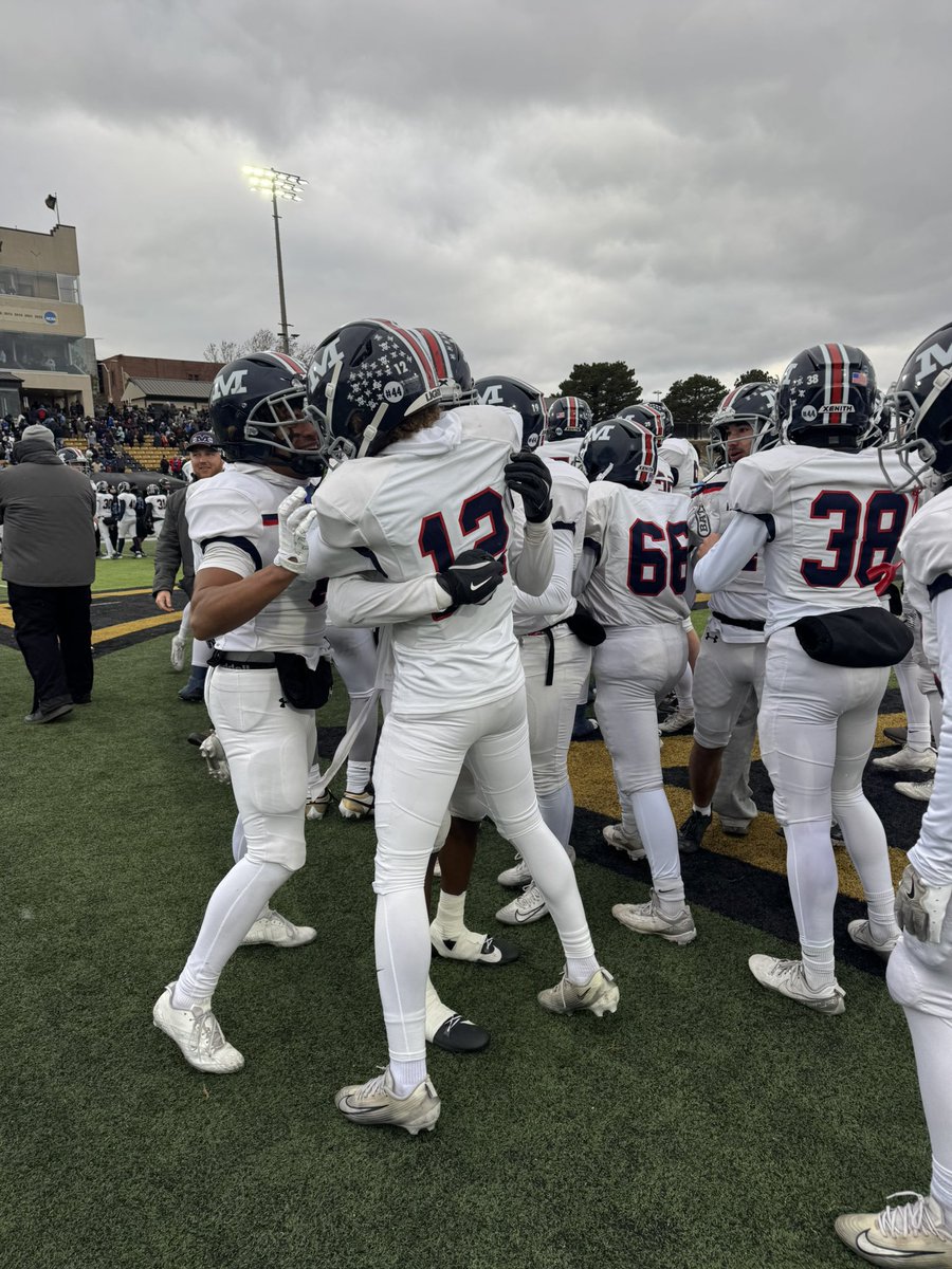 sportsinkansas's tweet image. 6A State Championship 
Manhattan 27 Olathe Northwest 0 - Final

Manhattan (11-2) claims their second state title in four years (2022, 2025) under Joe Schartz. The Indians pitch a shutout in the state championship game, led by star Miami commit JJ Dunnigan, last seasons SIK 6A…