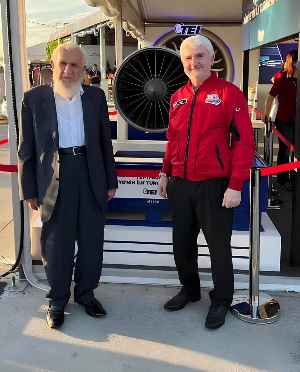 T_Muderris's tweet image. Bak şu işe ki yerli motoru da sofiler yapmış yâ 🙄