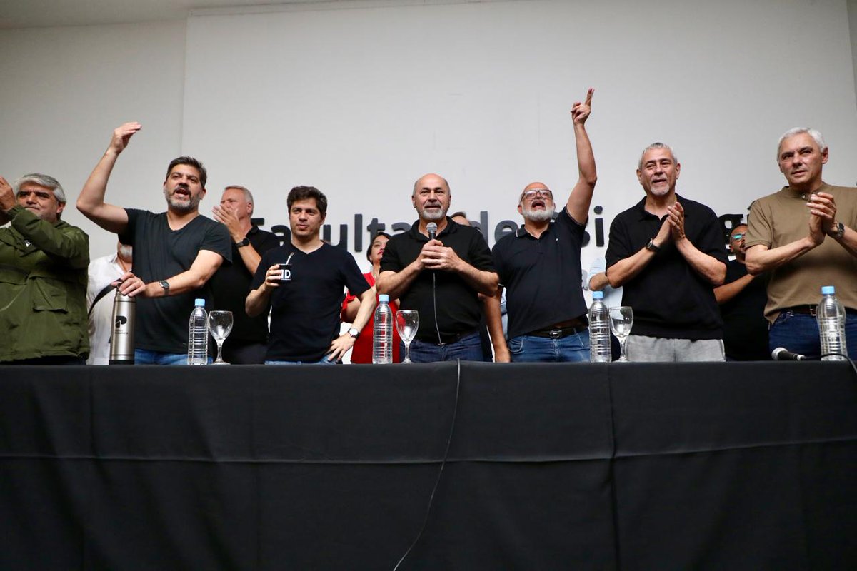 jorgeferraresi's tweet photo. Cierre de la Asamblea del Frente Grande Nacional en Ensenada ✌🏽

El gobernador @kicillofok acompañó al presidente del @FGNacional e intendente, @MarioSeccoOK. 
Participamos junto a funcionarios, colegas intendentes e intendentas, dirigentes, compañeros y compañeras. 

En cada rincón de la @baprovincia seguimos trabajando por un modelo inclusivo, equitativo y solidario. Porque el camino que le da dignidad a la clase trabajadora existe y es de la mano de @kicillofok. Un dirigente comprometido con su comunidad y con la construccion de un futuro mejor para nuestro país.