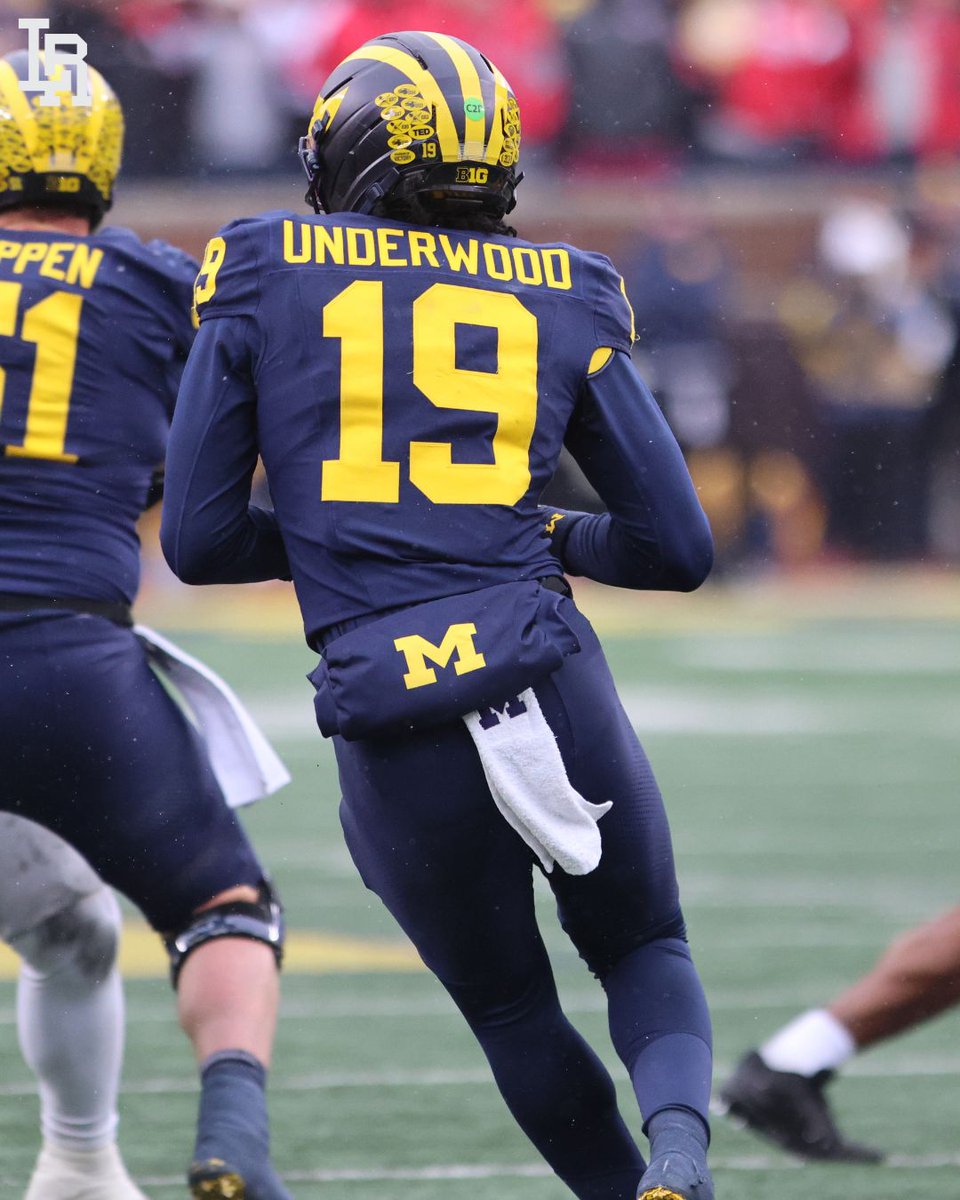 LettermenRow's tweet image. Bryce Underwood’s stat line in The Game 🔥

8/18
63 yards
1 interception
0 touchdowns

🔗: on3.com/teams/ohio-sta…