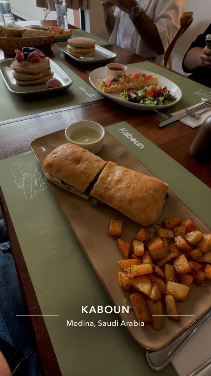 3zez🖤 tweet media