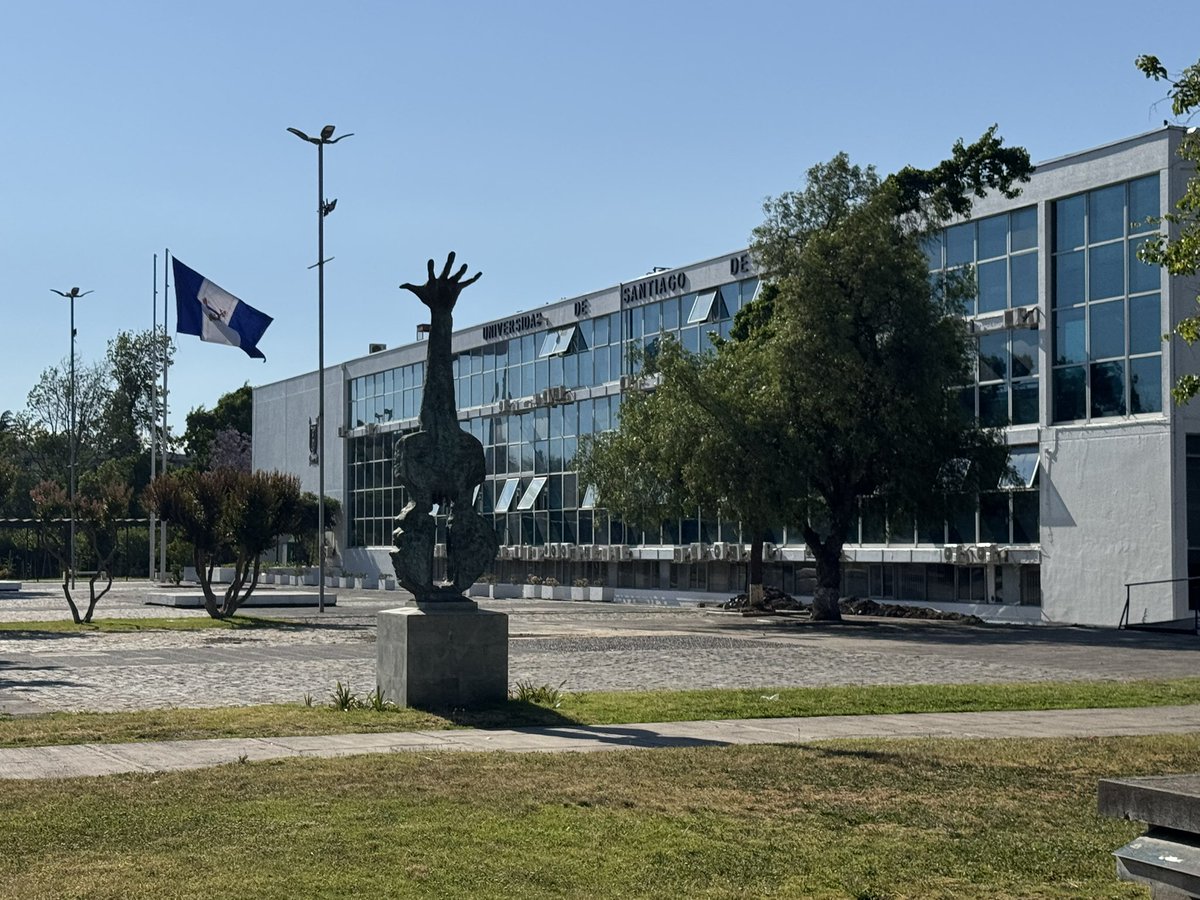 JuanEscrig's tweet photo. Un enorme agradecimiento a todas y todos quienes hicieron posible el IV Festival de Ciencia. Ver el campus lleno de niñas, niños y familias nos recuerda el hermoso desafío que tenemos: abrir aún más nuestras puertas y ser una Usach más humana, cercana y conectada con la sociedad. https://t.co/MzV3U0uUJQ