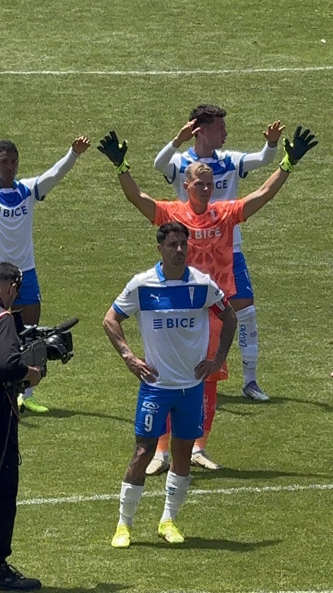 Zampedri pensando en la chilena….  #loscruzados