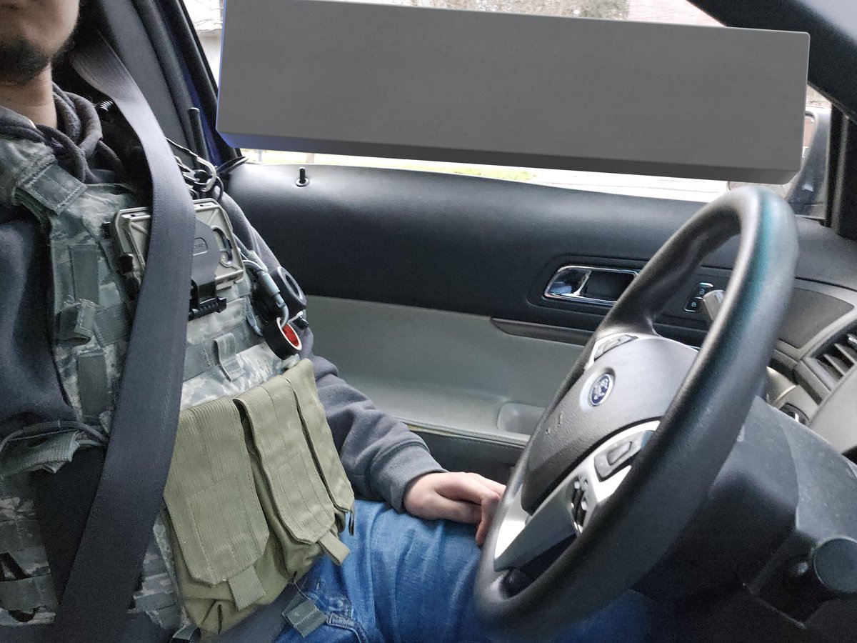 I look like a fed. And this is a civilan. 2014 Ford explorer.