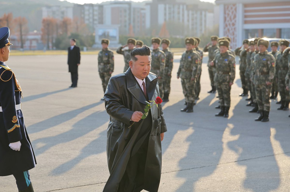 Putting a stealth cruise missile on a Frogfoot is very, very funny