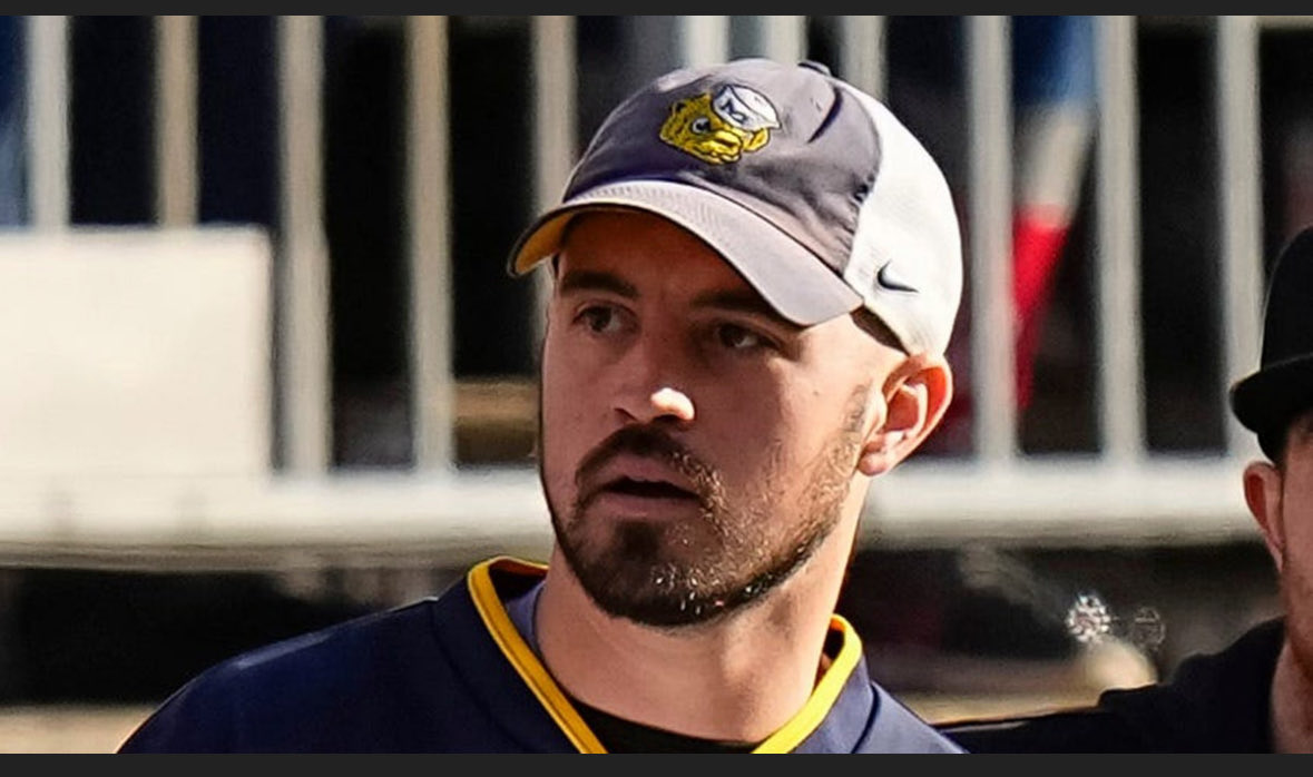 BigJuicyVan17's tweet image. Help is on the way