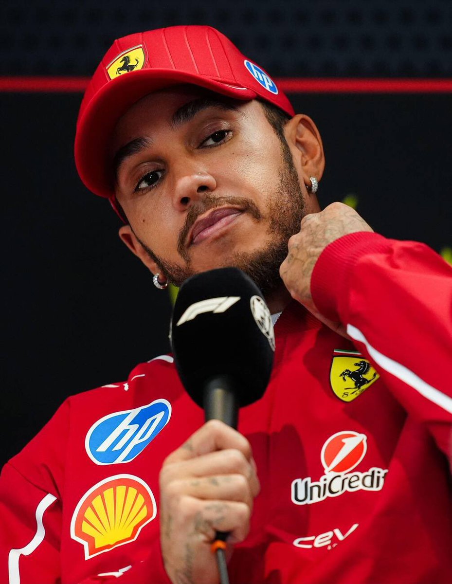 updateslewisbr's tweet image. Mais cedo, durante as entrevistas pós-qualificação, Lewis Hamilton respondeu à pergunta da jornalista Mariana Becker sobre se acreditava que seu rendimento poderia melhorar. De forma muito educada e profissional, ele afirmou que esperava que sim.

Mas, por causa de um erro de…