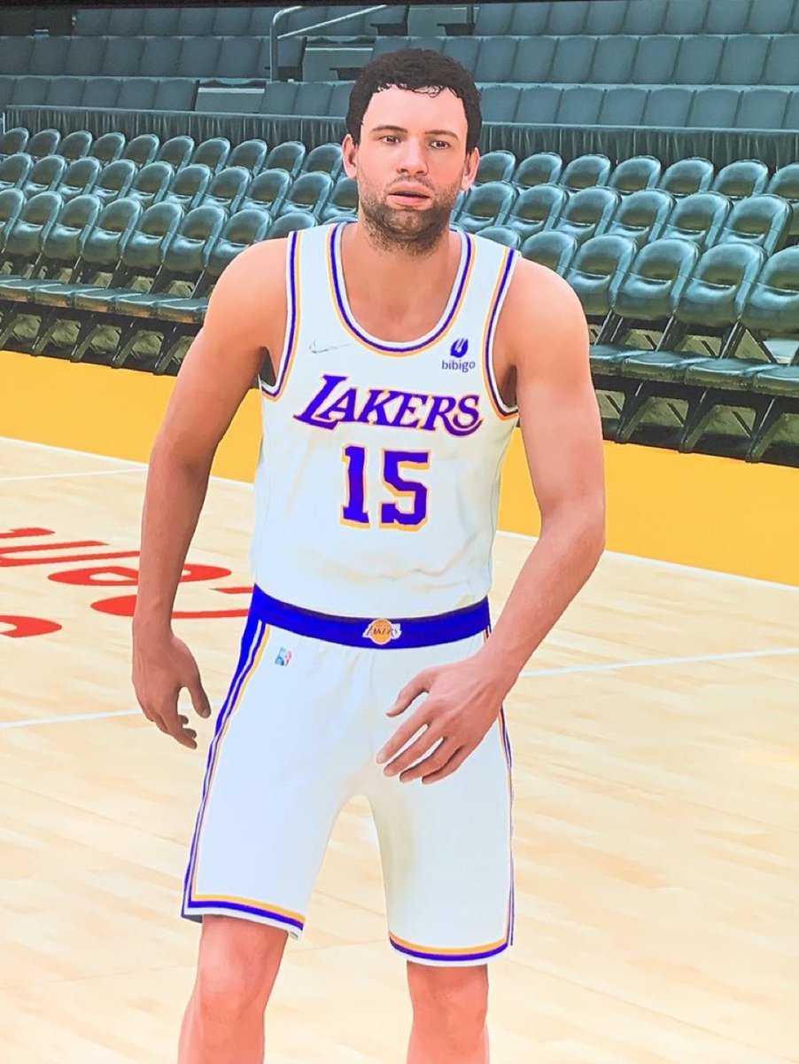 The Pettiest Laker Fan 🤫 tweet media