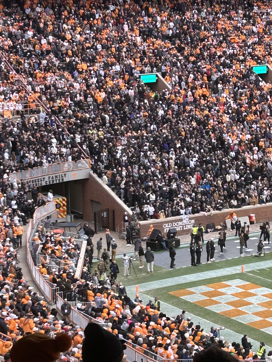 Zeke_Shadowroad's tweet photo. Wondering where Pavias’s slut mother is in this crowd https://t.co/biQ8OGlh6h