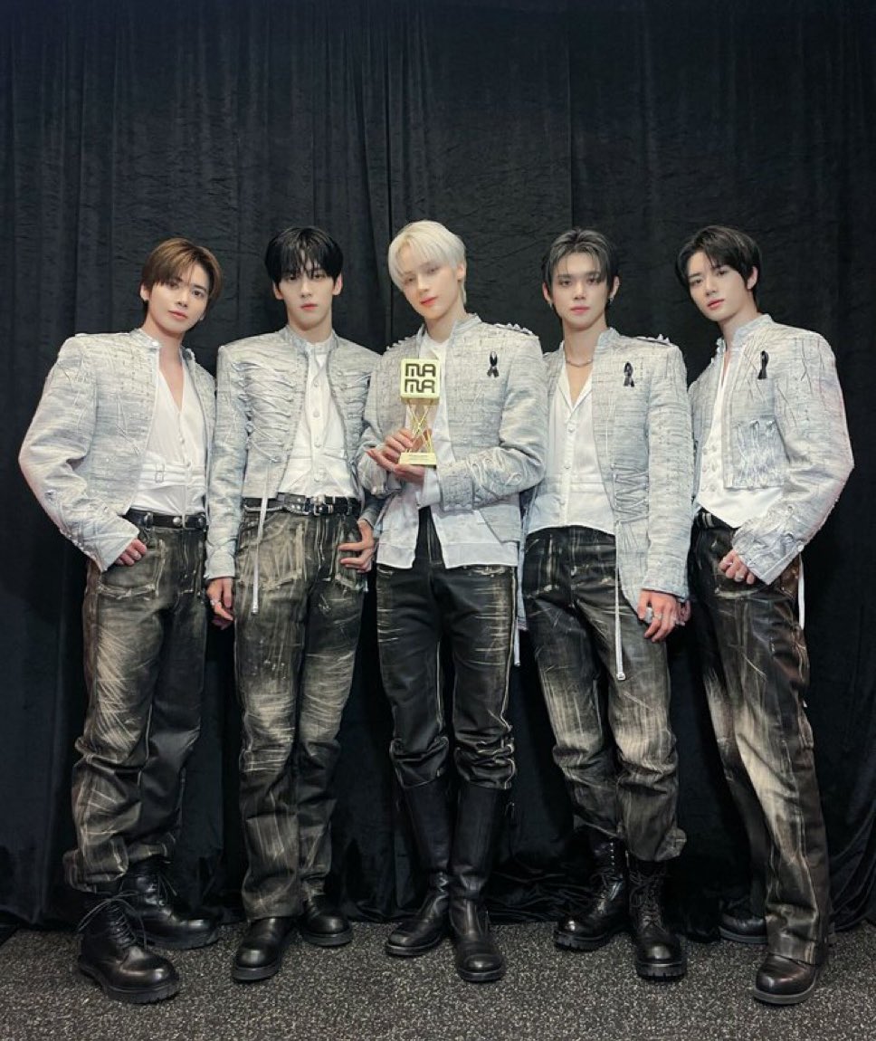 𝗙𝗨𝗡 𝗙𝗔𝗖𝗧 
With their 10th MAMA win today:

Most MAMA Awarded 4th Gen BG All Time:
🥇 TXT

Most MAMA Awarded 4th Gen Group All Time: 
🥈TXT &amp; IVE

Most MAMA Awarded Group All Time:
9️⃣ TXT (&amp; 2NE1, PSY, Shinhwa, IVE)

MOAs need to be way louder about TXT’s Achievements! 🥳🏆