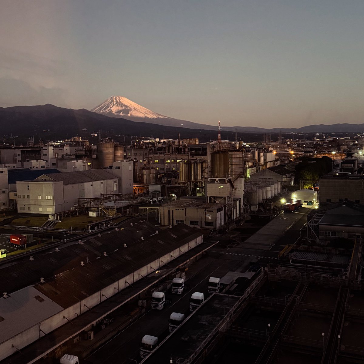 目が覚めカーテン開けたら富士山🗻 いい朝ですね😋 #三味線 #民謡