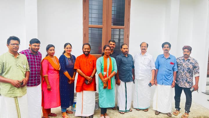advssuresh's tweet image. During the campaign trail with Thiruvananthapuram South office bearers… Met Fr. Aneesh Fernandes, Palayam Parish and had a fruitful meeting.  Sreeja Rathish, contesting from Vattiyoorkavu – Kachani Ward, and State Vice President Soman were also present. #മാറാത്തത്ഇനിമാറും…