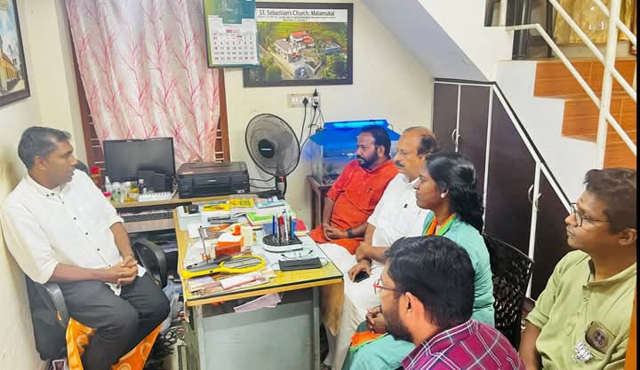 advssuresh's tweet image. During the campaign trail with Thiruvananthapuram South office bearers… Met Fr. Aneesh Fernandes, Palayam Parish and had a fruitful meeting.  Sreeja Rathish, contesting from Vattiyoorkavu – Kachani Ward, and State Vice President Soman were also present. #മാറാത്തത്ഇനിമാറും…