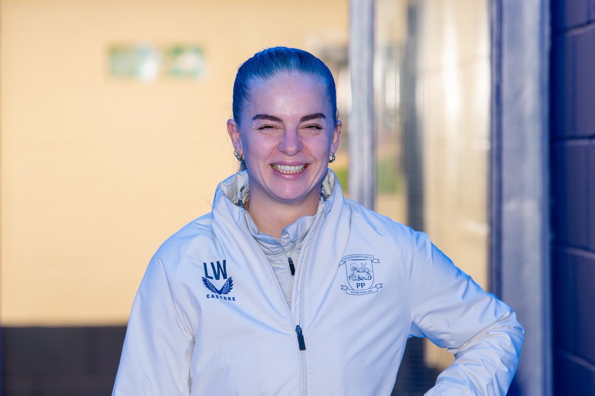 Lucy Weir tweet media