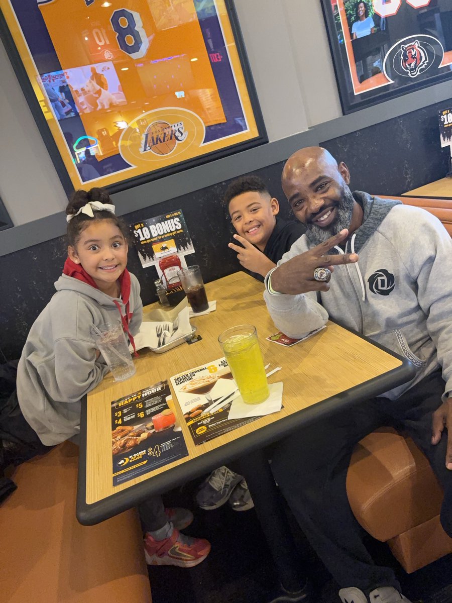 W_Morris19's tweet photo. Getting ready to eat some good food and watch some good football with these two kiddos of mine! #MakeSomeMemories https://t.co/BCJWqXDEWs