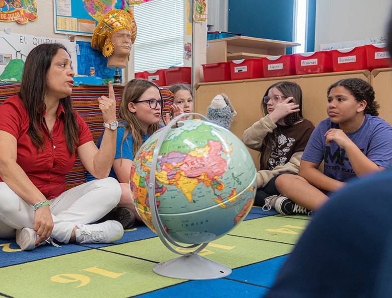 ParticipateLrng's tweet image. North Carolina’s workforce story is being written in places you might not expect — like a first grader explaining science in two languages.

#DualLanguage programs help students build strong academic roots, think in new ways, and communicate with confidence. 

In this…