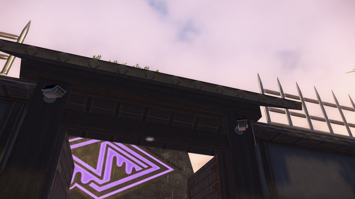 masamunesakura's tweet image. 門とエントランス前に合わせて6機くらい監視カメラあったのさっき気づいた
…だから誰にもなんにも言われずヒョイヒョイ入れるのか…？