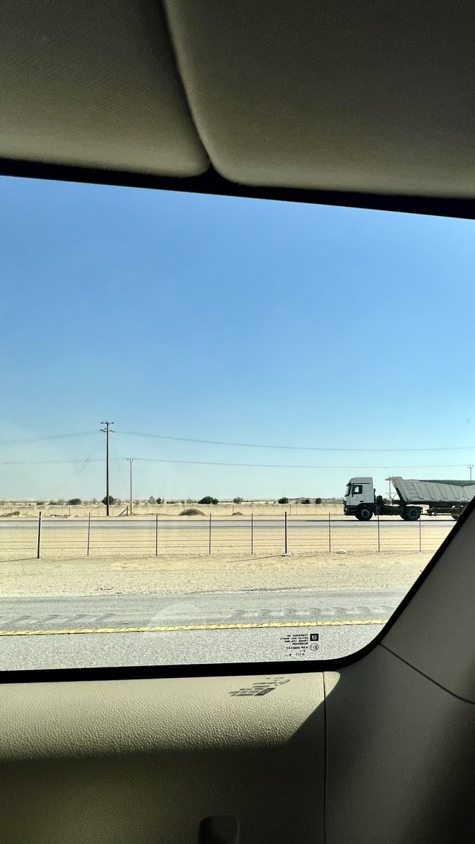 راجع بشوقي ولهفتي  
راجع لربعي وديرتي