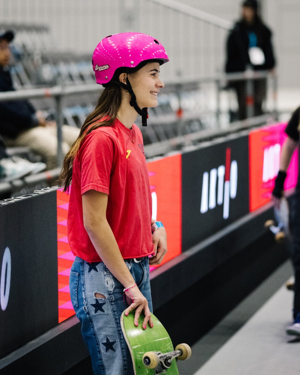 FedPatinaje's tweet image. 🇪🇸✨ Daniela Terol y Valentina Krauel se quedan en semis de la World Cup

Ambas riders han firmado una actuación de nivel en las semifinales de la World Cup de Kitakyushu, convirtiendo al equipo español en la única selección europea con dos skaters en esta fase 🛹

#Skateboarding