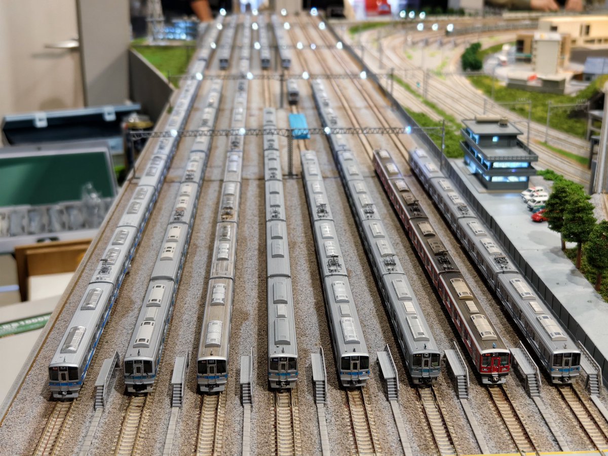 ktyk702004's tweet image. せの鉄さん主催の小田急運転会に参加してきました！

拙作からは徹夜で全塗装した30000形EXEと、こちらも全塗装した営団06系を持参
サポート幕にSマーク、どちらも懐かしいです😄

3,4枚目はいろいろな並び
皆さま力作揃いでした！！

#KYOの駅