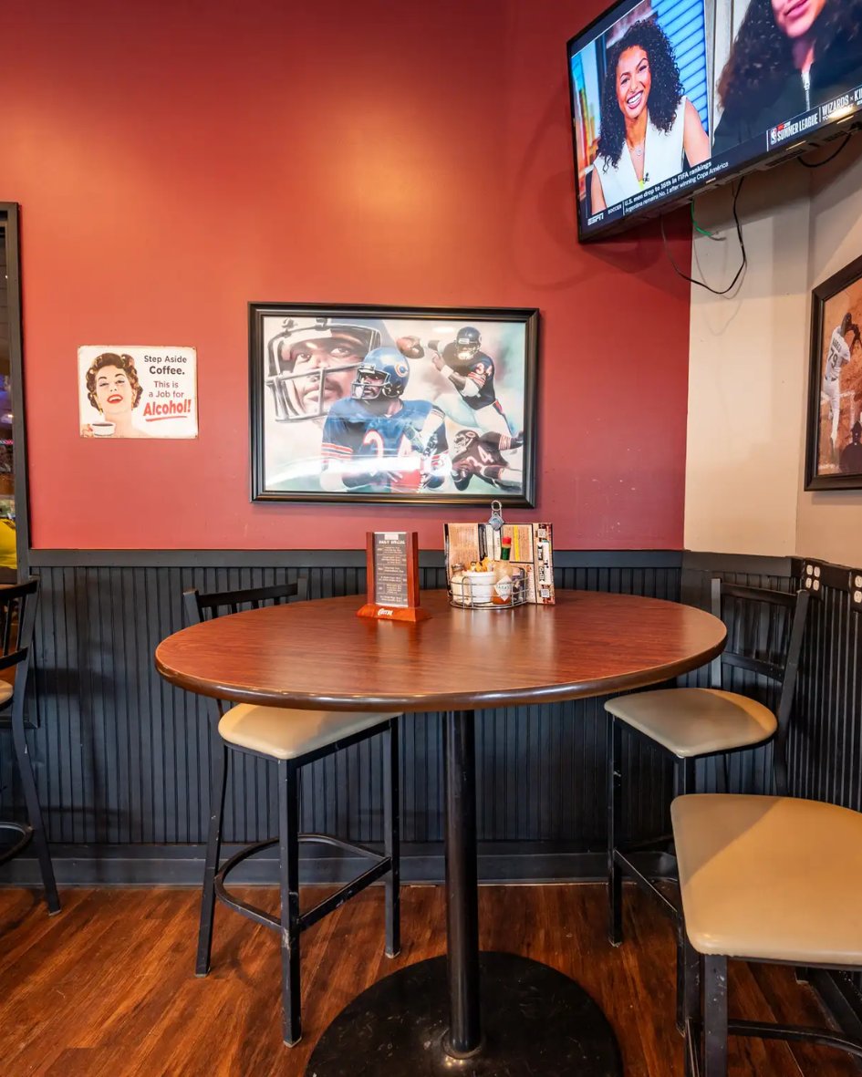 AtWorkSportsBar's tweet image. Wrap up the month right with friends, cold drinks, and the meals you love. 

A laid-back night out is waiting for you. 🍻 

#ElkGroveEats #CommunityVibes #AtWorkSportsBar