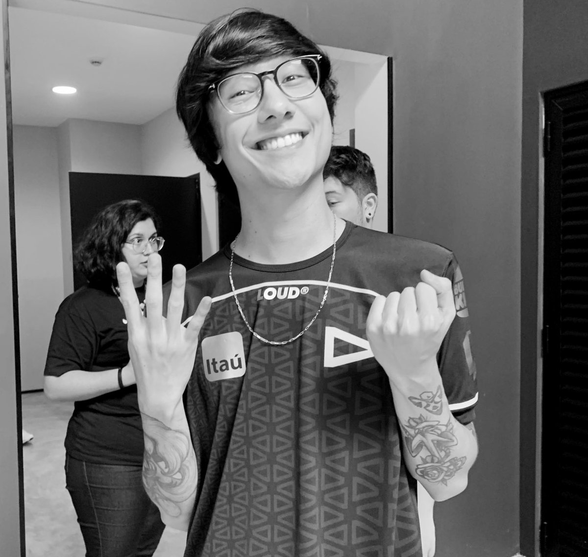 emixis_'s tweet image. é isso.