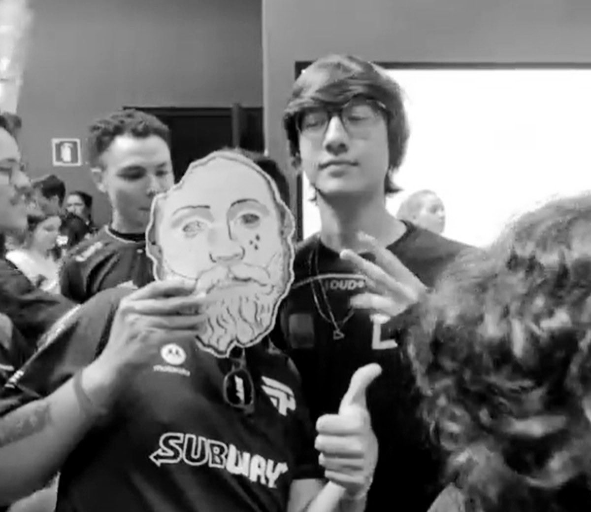 emixis_'s tweet image. é isso.