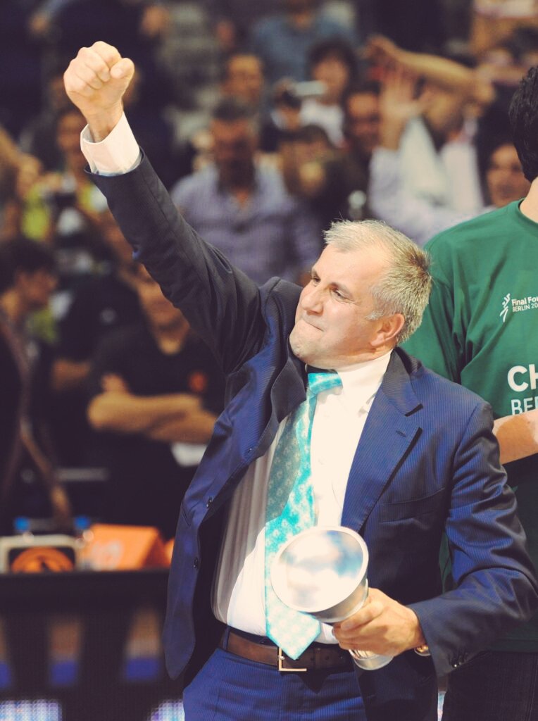 TheDuderioglu's tweet image. Αν είναι το τέλος, ίσως ήταν γραφτό να γίνει με την ομάδα που τον γέννησε, εναντίον της ομάδας που έγινε βασιλιάς, στο μέρος που αγαπήθηκε ως Θεός. 

Αν είναι το τέλος, ίσως γράφτηκε έτσι για να μας υπενθυμίσει ότι είναι θνητός.

Željko Obradović 💚☘️

#paobc