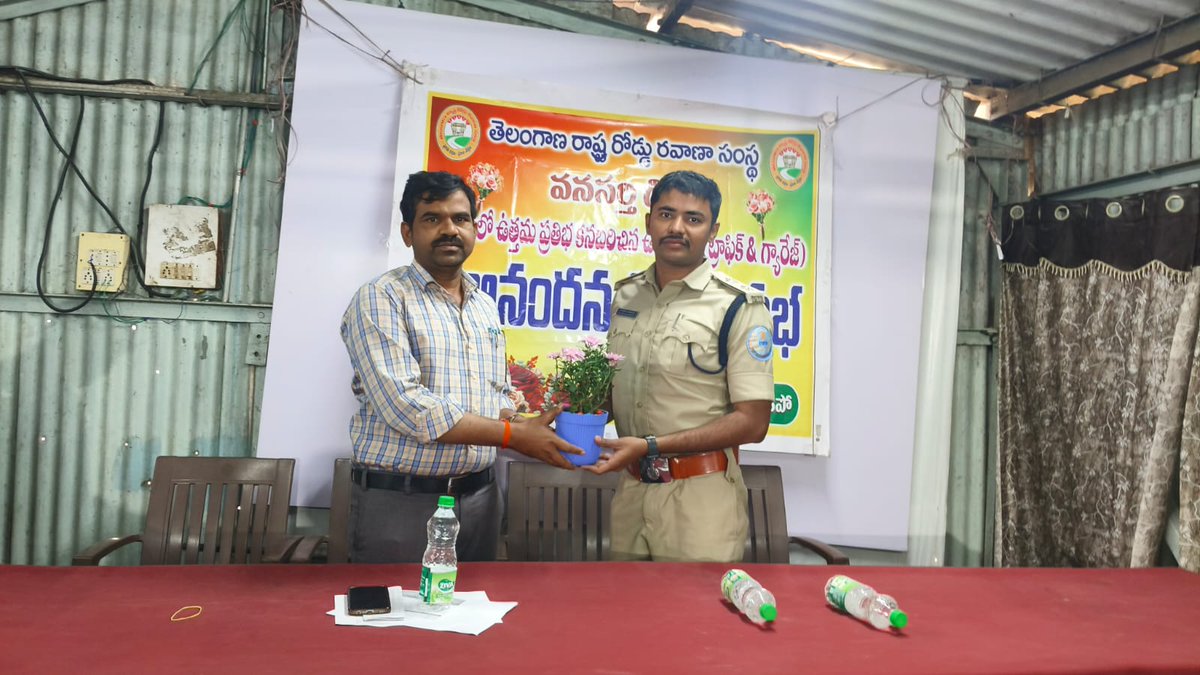 dm_wnp_tsrtc's tweet image. Good afternoon sir, today organised Rewards and Recognition function at WNPT depot by inviting Sri T Saidulu Amvi /wnpt as chief guest and  appreciated the best employees of oct&apos;25 and in the presence of all employees pl_ DM/wnpt
