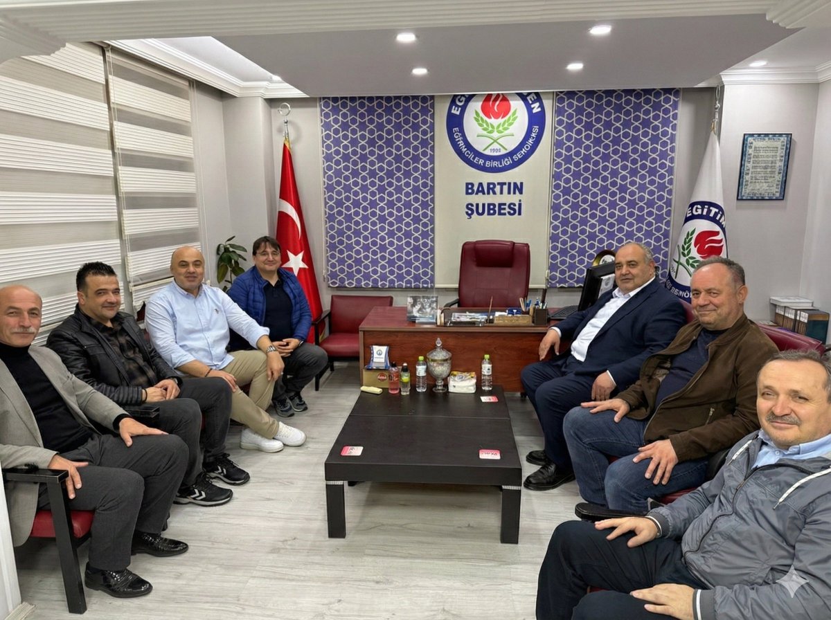 AK Parti Bartın Milletvekilimiz Sayın Yusuf Ziya Aldatmaz, 24 Kasım Öğretmenler Günü dolayısıyla şubemize bir nezaket ziyareti gerçekleştirdi.

Milletvekilimizi, Şube Başkanımız Muhammet Akça ve Yönetim Kurulu üyelerimiz karşıladı. Öğretmenlik mesleğinin ve eğitim camiasının