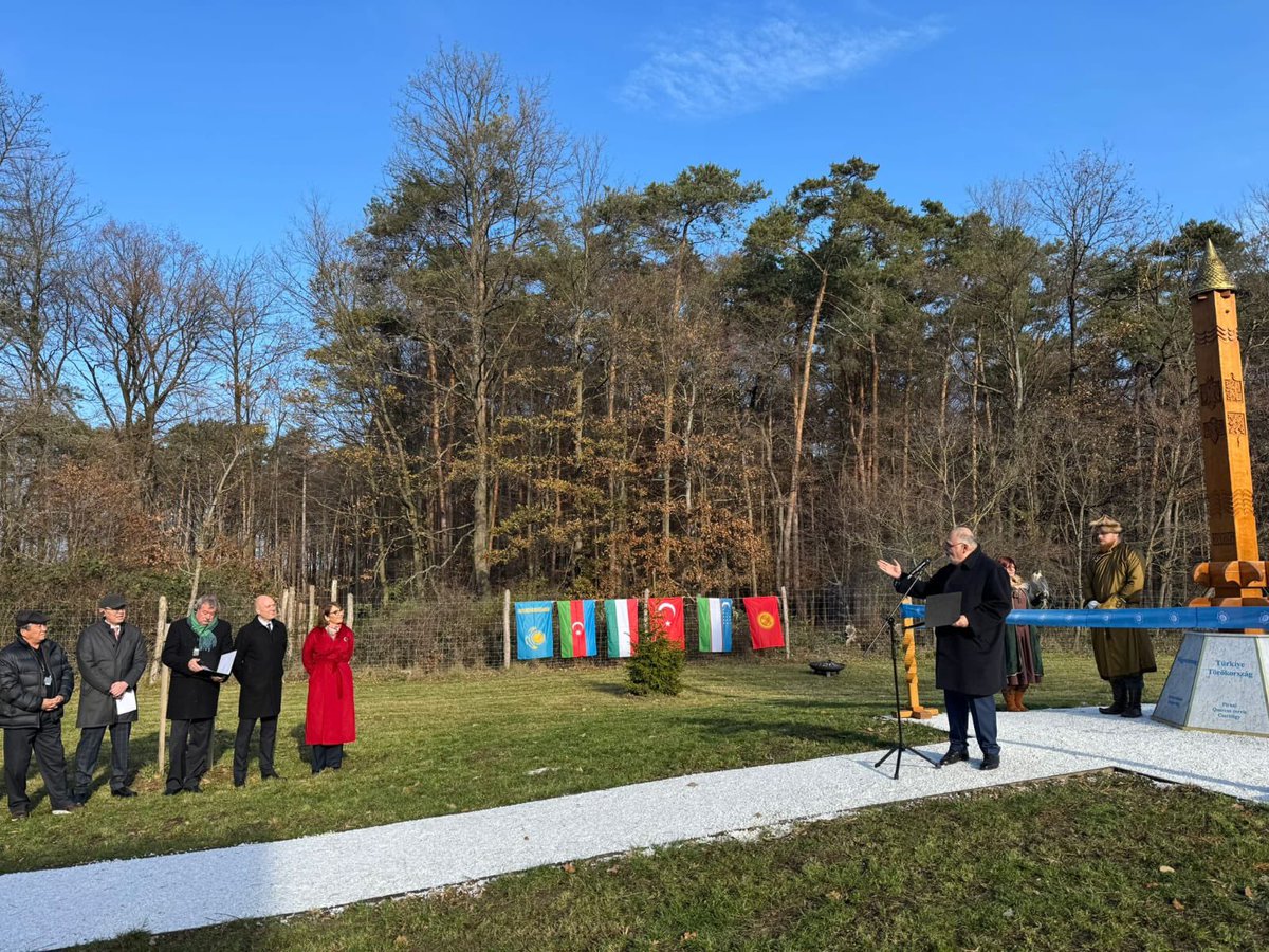 Honored to take part in the ceremonial handover of the monument symbolizing the close cooperation on fundamental rights between the Turkic States and Hungary.