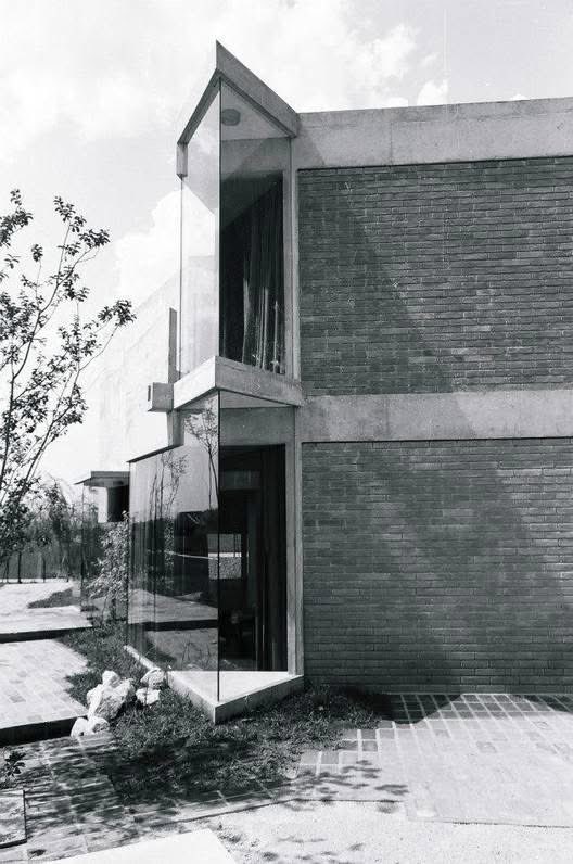 TRES60Blog's tweet image. Residencia Waldo Perseu Pereira, São Paulo, Brazil. Obra del arquitecto Joaquim Guedes proyectada en 1969.

Fotos de José Moscardi.

#ResidenciaWaldoPerseuPereira #JoaquimGuedes #JoseMoscardi #arquitectura #arquitecturamoderna