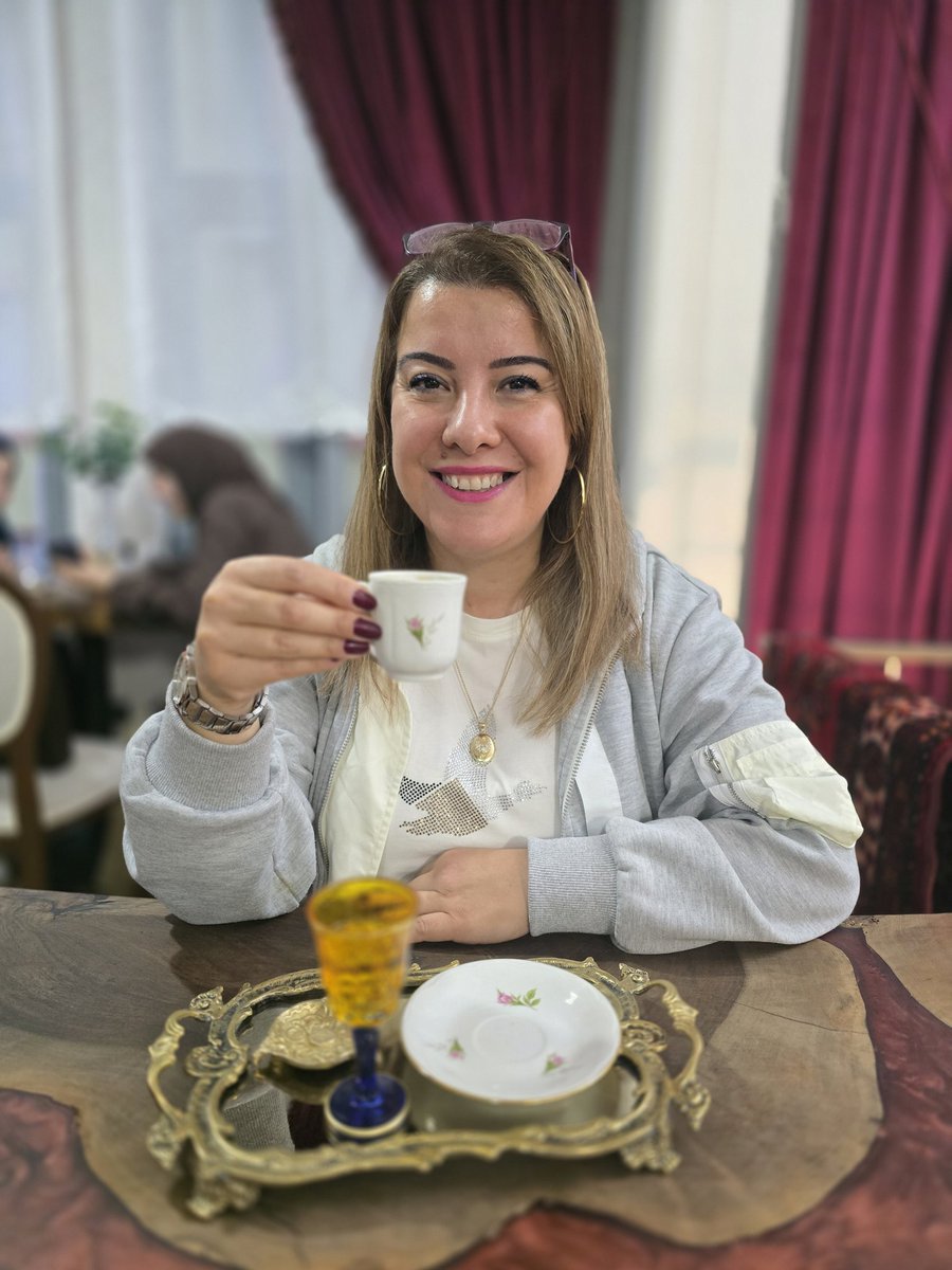 Ne demiş eskiler; "Gönlü hoş olanda kalır, kahvenin hatırı kırk yıl" ☕️ Photo by <a href="/reelkaan/">rıza kaan yıldırım</a> 🥰📸 Gezmeye, güzel yerler görmeye devam. Ara sokaklarda nezih mekanlar keşfetme zamanı. Güzelliklerin yanınızda olduğu sevgi dolu bir hafta sonu olsun #anıyaşa #sevgi #mutluluk  ❤️😍🤩🥰