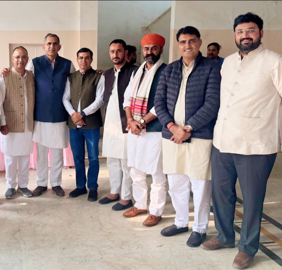 SiddhuVijender's tweet image. अखिल भारतीय कांग्रेस कमेटी के आह्वान पर आगामी 14 दिसंबर को नई दिल्ली में आयोजित “वोट चोर - गद्दी छोड़” महारैली को सफल बनाने के लिए आज राजस्थान प्रदेश कांग्रेस कमेटी मुख्यालय, जयपुर में प्रदेश अध्यक्ष गोविंद सिंह डोटासरा जी की अध्यक्षता में हुई महत्वपूर्ण बैठक में भाग लिया।

बैठक…