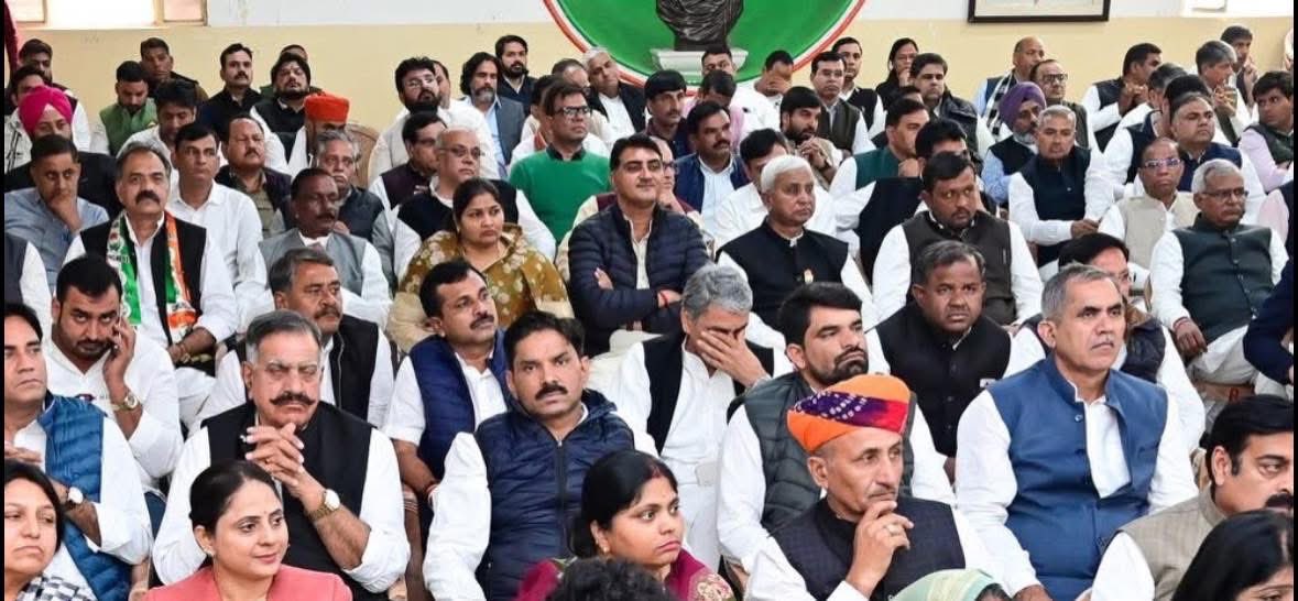 SiddhuVijender's tweet image. अखिल भारतीय कांग्रेस कमेटी के आह्वान पर आगामी 14 दिसंबर को नई दिल्ली में आयोजित “वोट चोर - गद्दी छोड़” महारैली को सफल बनाने के लिए आज राजस्थान प्रदेश कांग्रेस कमेटी मुख्यालय, जयपुर में प्रदेश अध्यक्ष गोविंद सिंह डोटासरा जी की अध्यक्षता में हुई महत्वपूर्ण बैठक में भाग लिया।

बैठक…