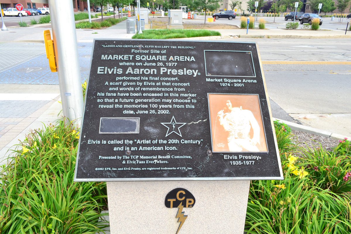 RKW1899's tweet image. #AlphabetChallenge #WeekVforVowels 
An American Icon