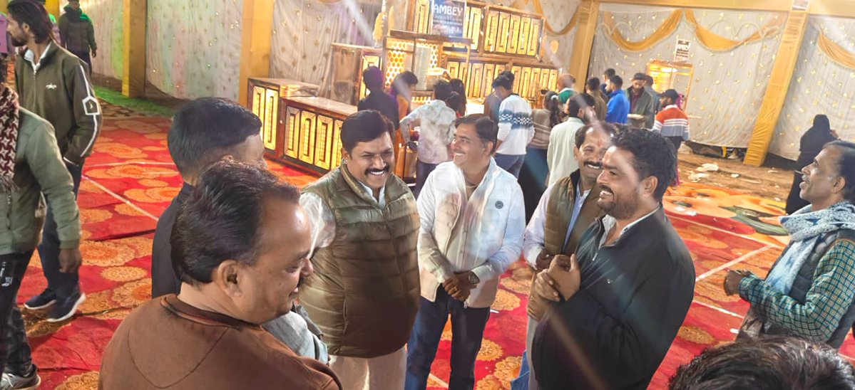 DrKPSinghYadav's tweet image. अशोकनगर के राजश्री गार्डन में श्री वीरेंद्र सिंह यादव शिक्षक भुगावली वालों की सुपुत्री के शुभ विवाह समारोह में सम्मिलित होकर शुभकामनाएं प्रेषित की