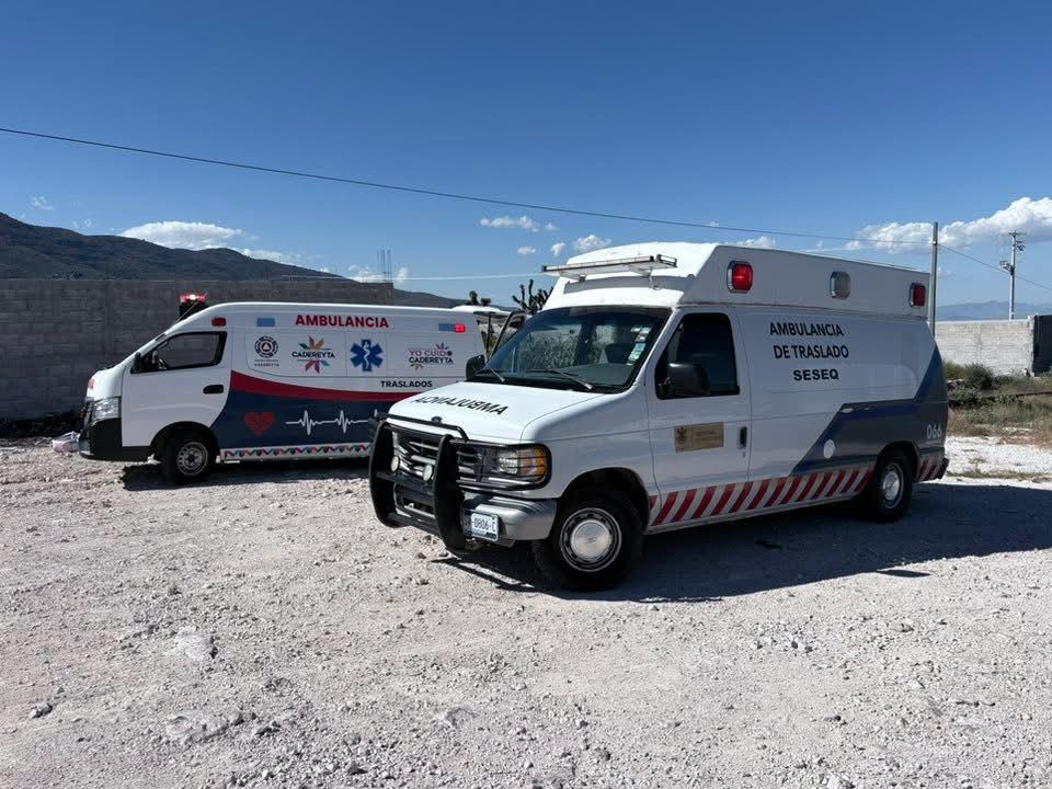 AlertaQro's tweet photo. ‼️🎇Niño sufre graves #lesiones tras explotarle un #cuete; ocurrió en El Rincón, #Cadereyta
🧒🚑El menor fue trasladado al Hospital de Especialidades del Niño y la Mujer luego del incidente en la comunidad de El Rincón. ⤵️
https://t.co/Fw7iT1Va0z https://t.co/S5z2Kfybdn