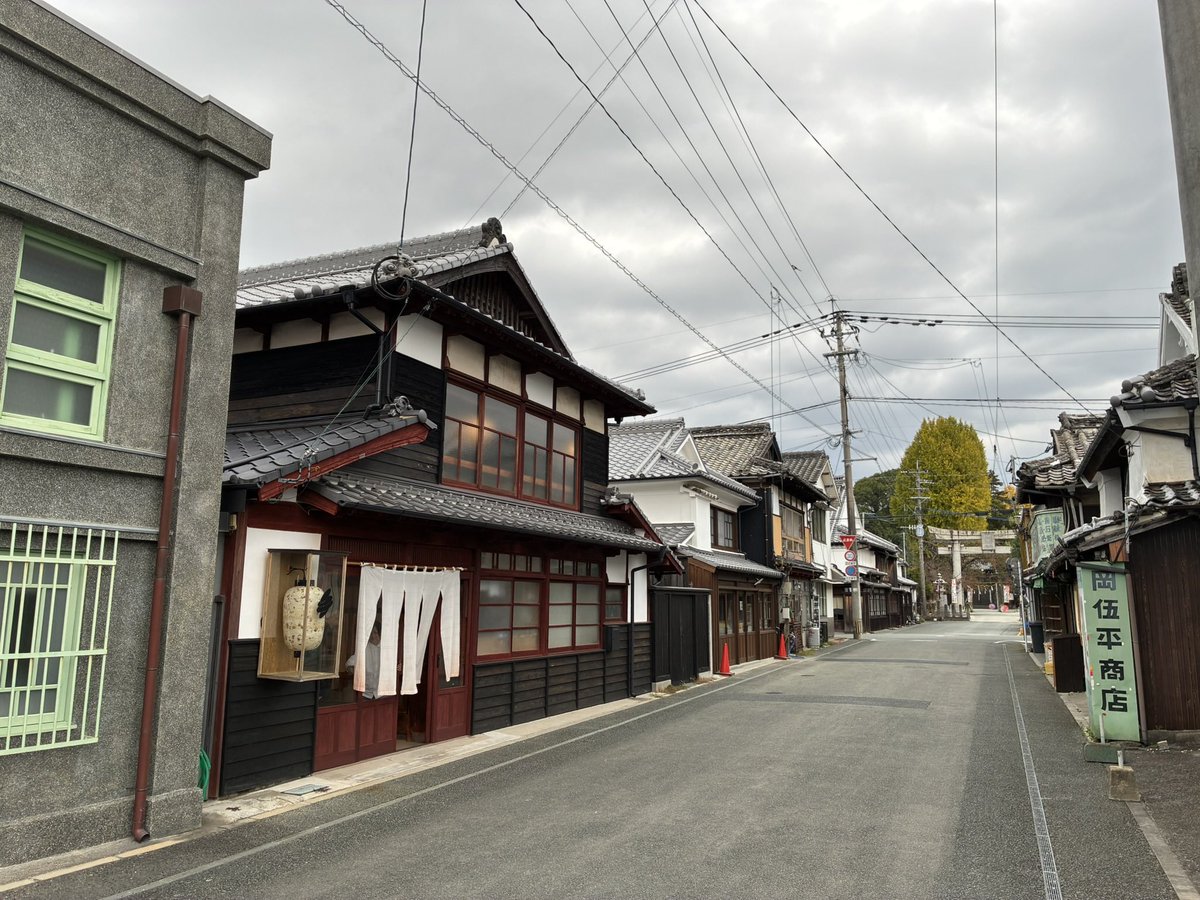 koenjigonnosuke's tweet photo. 先々週、福岡県八女市本町120番地1にある、古民家ホテル、クラフトイン手に宿泊しました！！古民家をオシャレにリノベーションしつつも古き良さも活かして哀愁有り、一階と二階が使えて風呂場、お手洗い、廊下、庭などがあって、まるで田舎のおばあちゃんの家を思わせる、ホッとする空間！！ https://t.co/OwcVbcZS5j