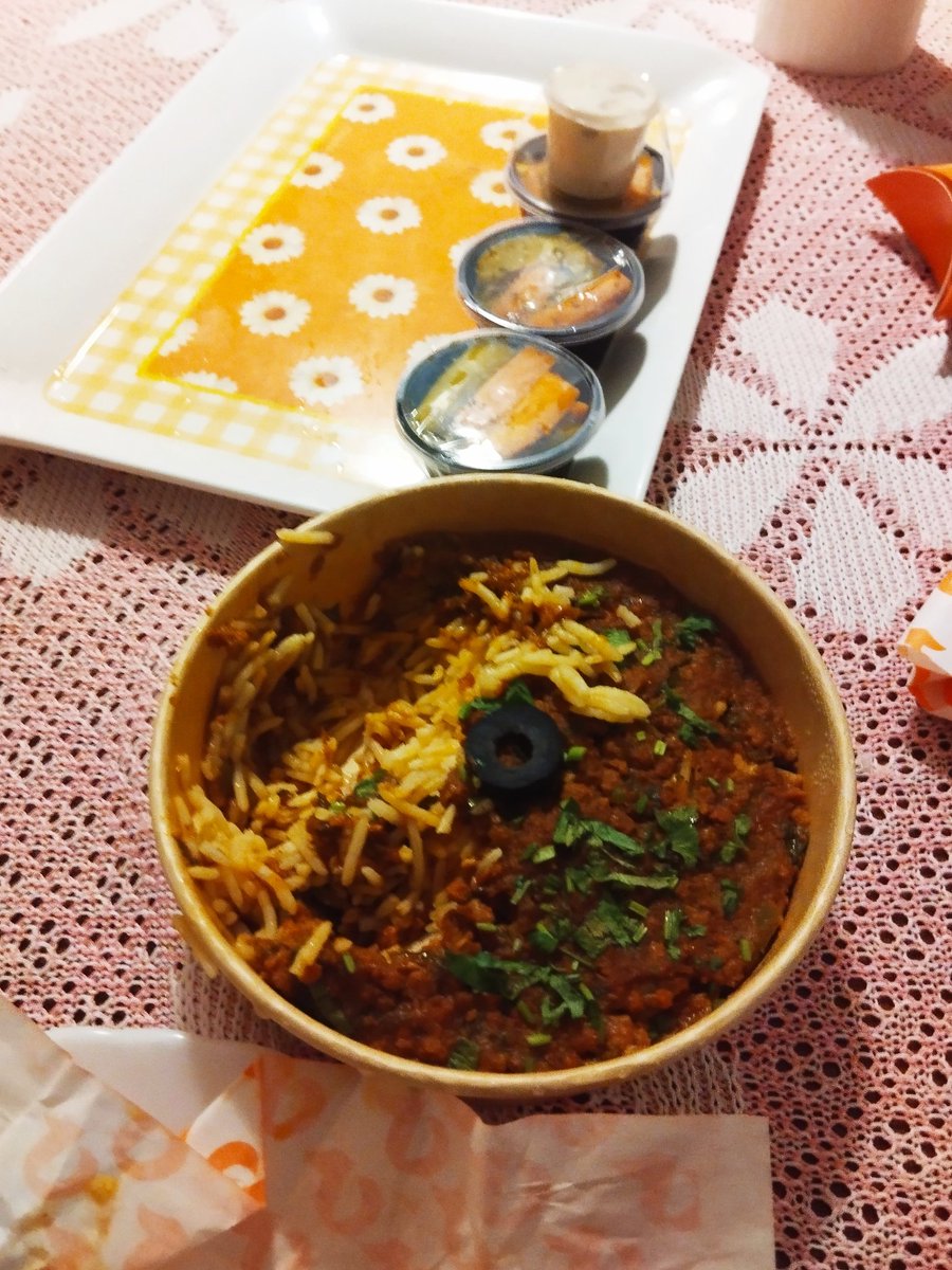 A dinner that became a feast for two when a guest cancelled last minute. Finger-licking Samoon delicasies nicely packed and delivered home. #gurgaon instagram.com/samoon.in/