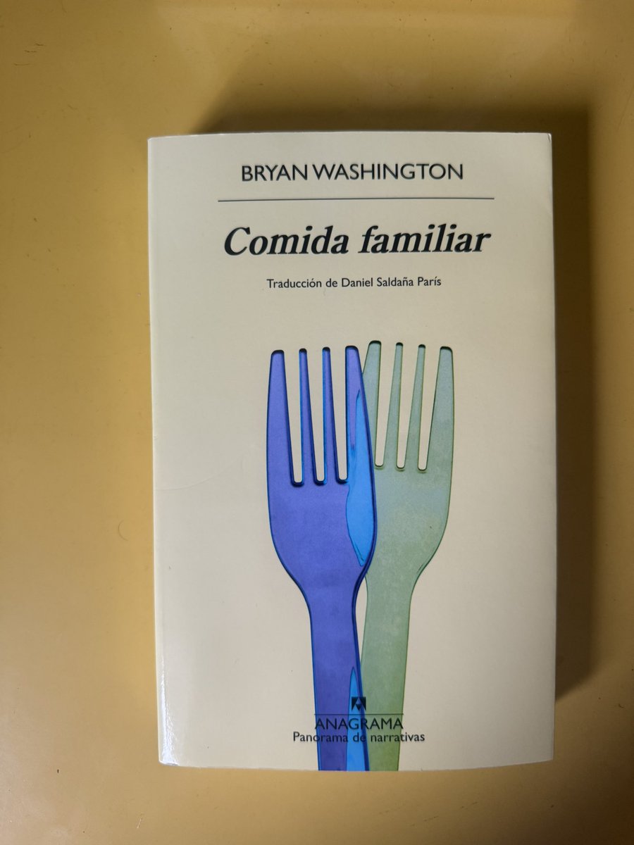 Luego de “Memoria” Bryan Washington ofrece su segunda novela: “Comida familiar”, que siguiendo la trama de la cotidianidad homoerótica, sitúa su reflexión en la pérdida, los afectos, vida familiar y sexualidad, atravesada por raza, migración y rituales en torno a los alimentos.