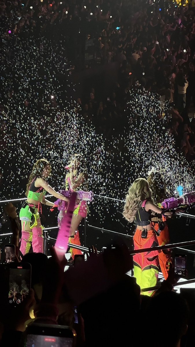 ahweeyan's tweet photo. Just Gwen, Maloi, Colet, Aiah enjoying the bubbles 🥹

#BINI #BINIfiedPHArena #BINIfiedYearEndParty #BINIfied https://t.co/0pr3yayBtz