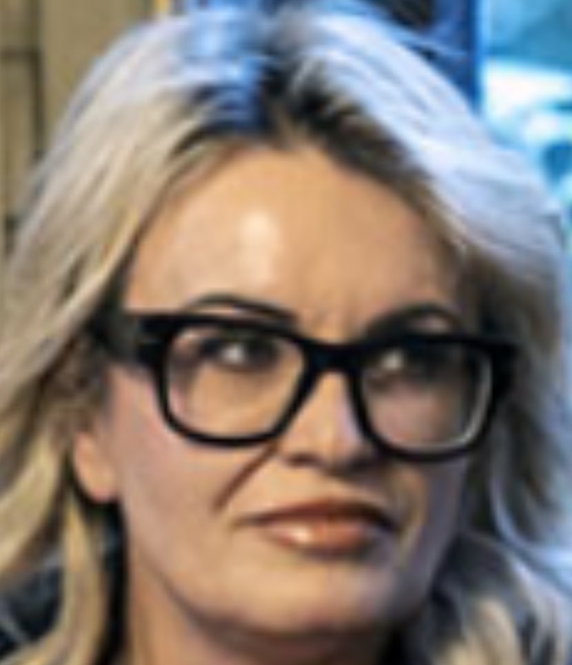 k_arsenale's tweet image. Gli scienziati brancolano nel buio: il fenomeno è inspiegabile, in tutti questi anni inviata in #Ucraina e #StefaniaBattistini non s’è mai accorta del livello di corruzione a #Kiev. Eppure era stata premiata da #Zelensky per la sua professionalità nel girarsi dall’altra parte.