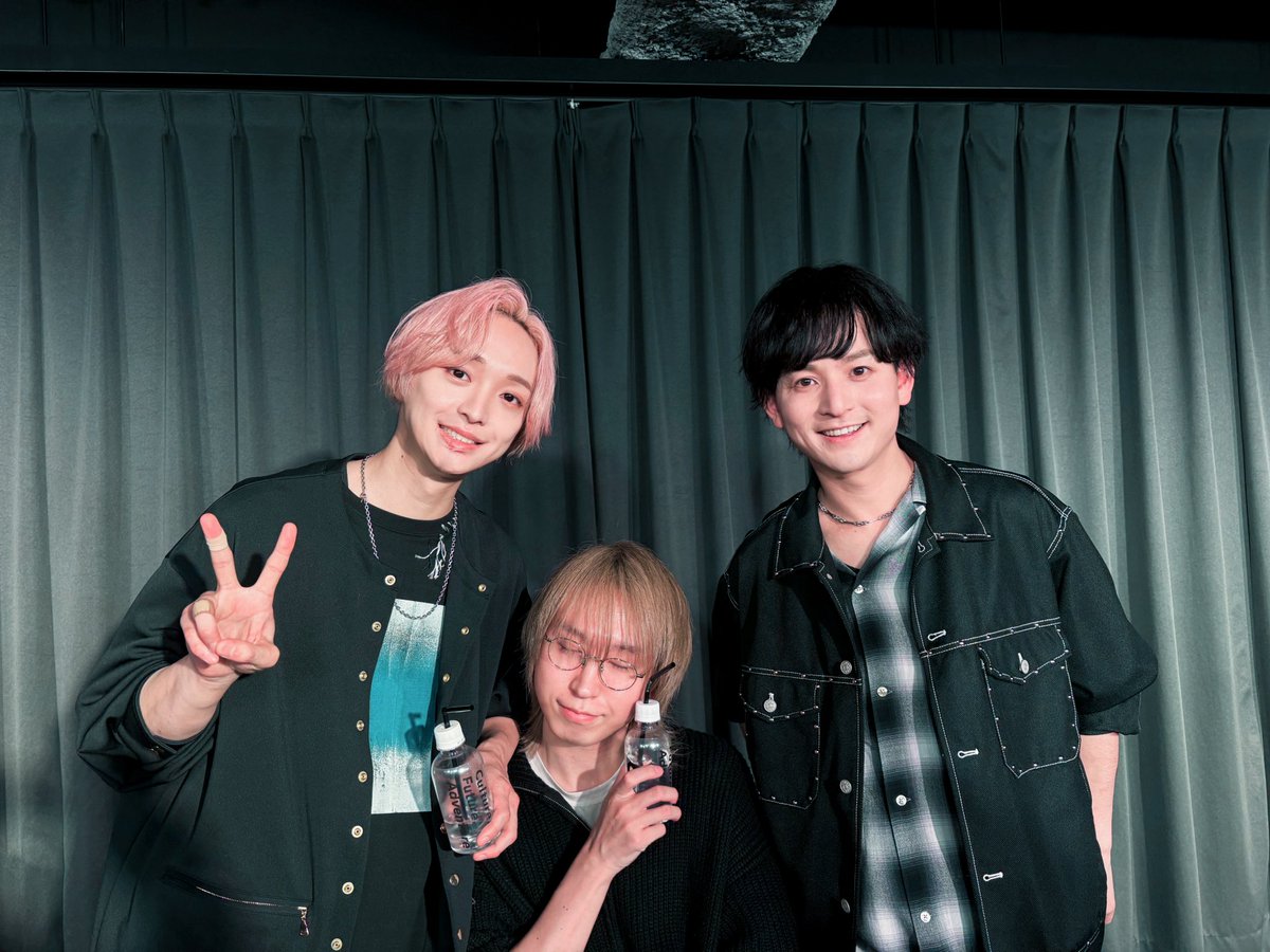 日付け変わりましたが、本日のアコースティックライブ&サイン会にて