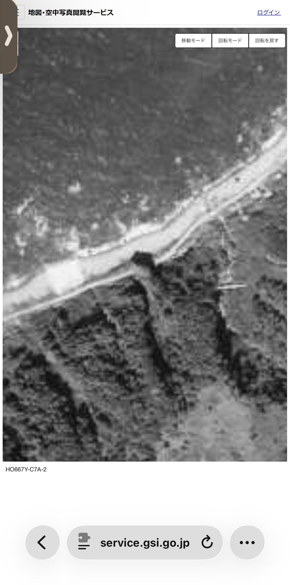 mochi_beat's tweet image. やっぱり昔のトンネルを塞いだものでした。

1:2016年(十字の下にある岩)
2:1966年(岩を穿つ道)

出典:国土地理院撮影の空中写真