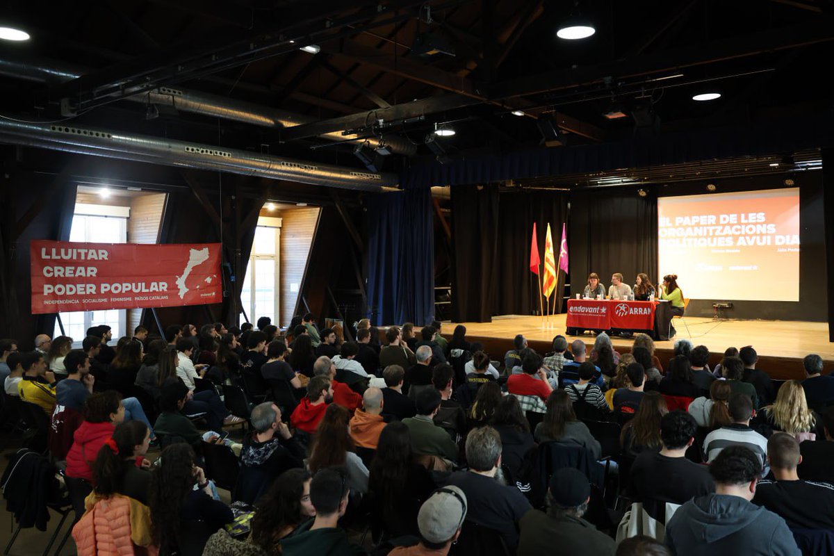 Endavant_OSAN's tweet image. 🗣️ Propostes per un nou cicle de lluita 

➡️ Hem començat amb la taula rodona sobre el paper de les organitzacions polítiques avui dia amb @VidalAragones, Ainhoa Etxaide i Júlia Portet 

Moltes gràcies a totes les que ens acompanyeu avui en aquesta jornada!