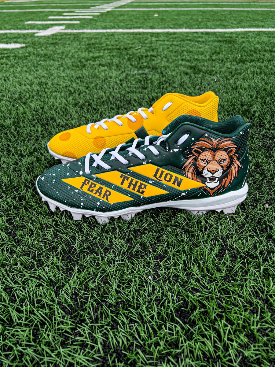 EliteFeetCustoms tweet media