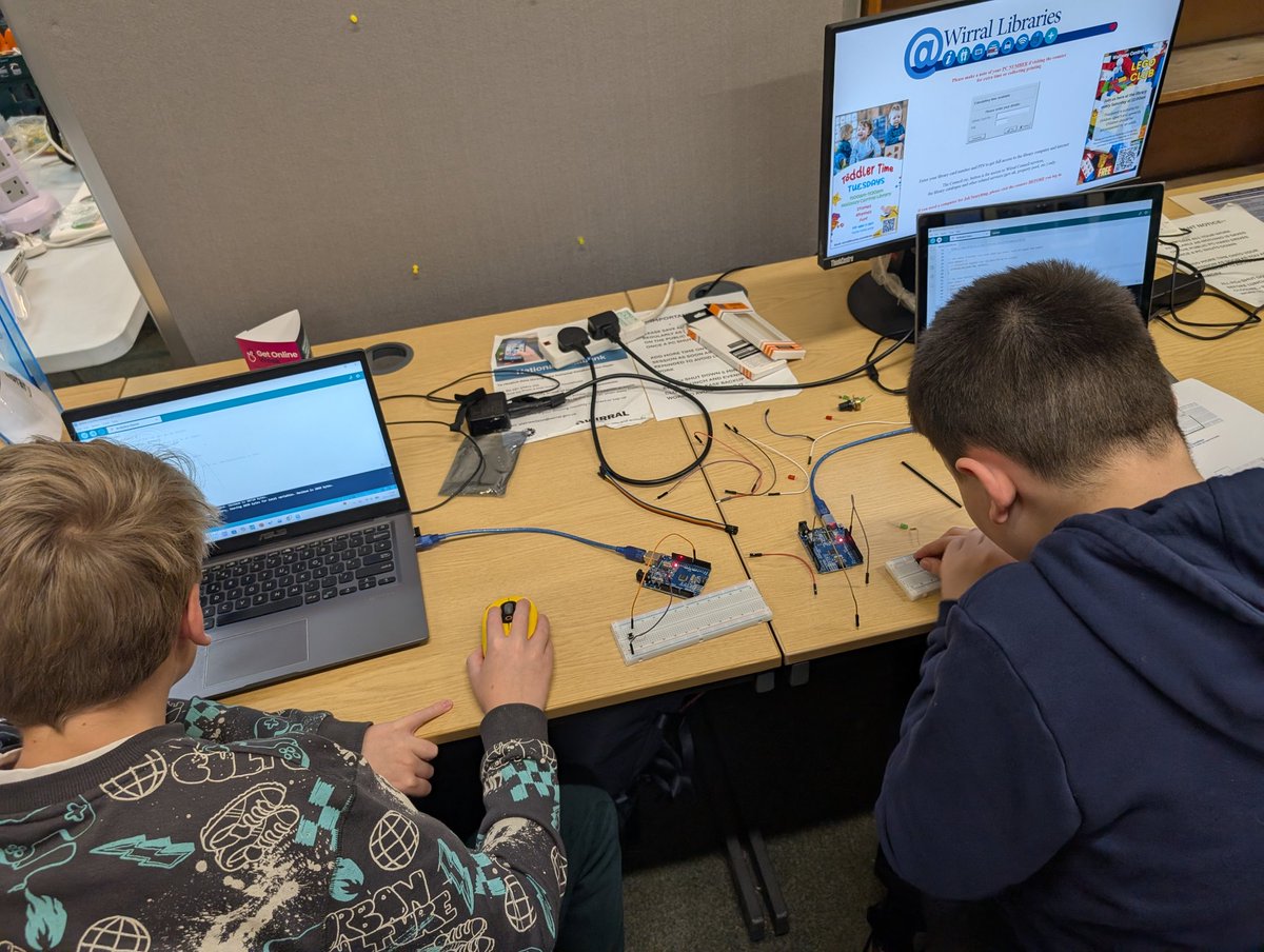 wwhamnet's tweet image. We had a productive Introduction to #Arduino session today at @WirralLibraries Wallasey Central.

Lots of fun with LEDs, Potentiometers, Breadboards and Buzzers!