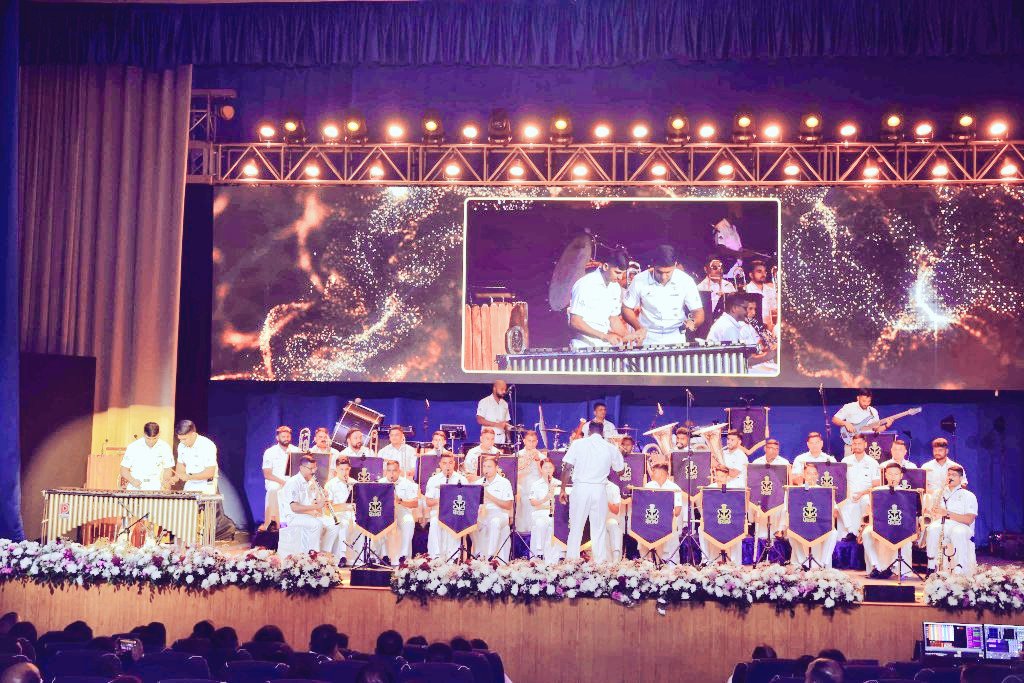 IN_HQENC's tweet image. 🎶⚓ As part of the #NavyDay2025 celebrations, the Eastern Naval Command Band performed the spectacular Symphonic Band Concert ‘SARGAM’ today at Samudrika Auditorium, #Visakhapatnam.

Shri K. Pawan Kalyan, @PawanKalyan Hon’ble Dy CM of #AndhraPradesh  graced the occasion as the…