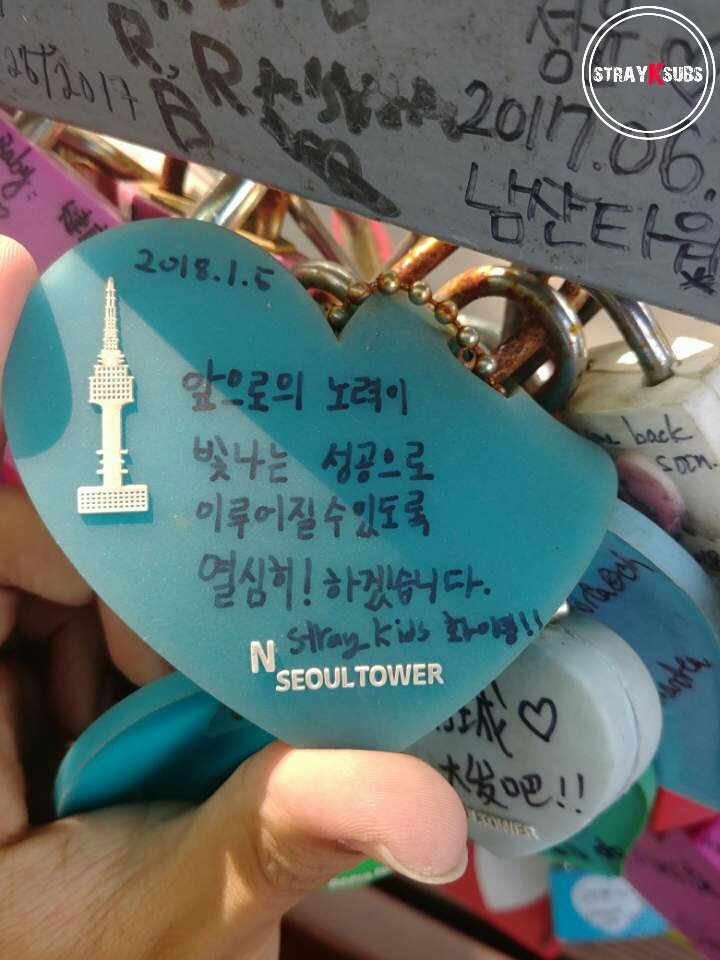 minunivers's tweet image. "2018.1.5
We’ll work hard so that our effort can turn into shining success! 
Stray Kids fighting!!" - han jisung

😭😭😭😭😭😭😭😭😭😭